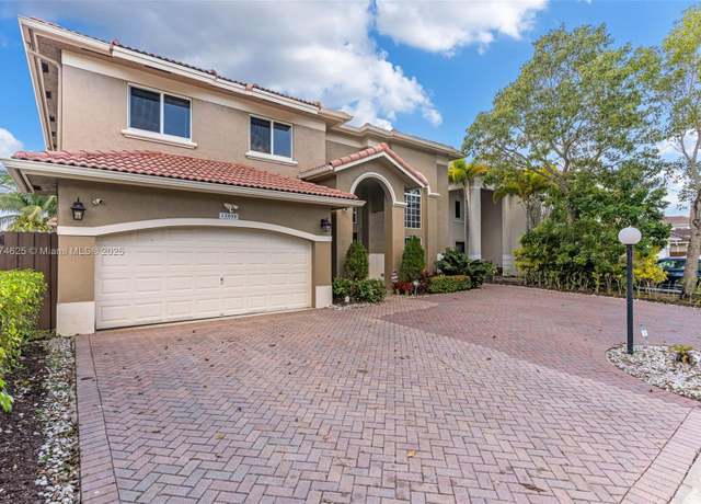 Property at 13000 SW 136th Ter, Miami, FL 33186, 4 beds, 3.5 baths