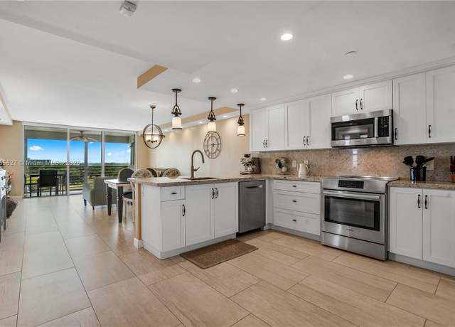 Property at 3520 Oaks Way #810, Pompano Beach, FL 33069, 3 beds, 2 baths