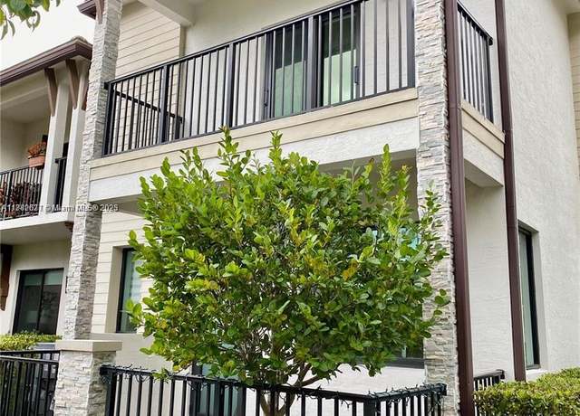 Property at 4980 NW 83rd Ave, Doral, FL 33166, 4 beds, 2.5 baths