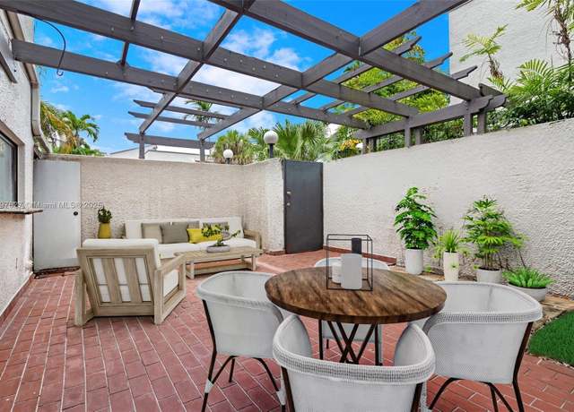 Property at 4718 SW 67th Ave Unit B6, Miami, FL 33155, 2 beds, 1.5 baths