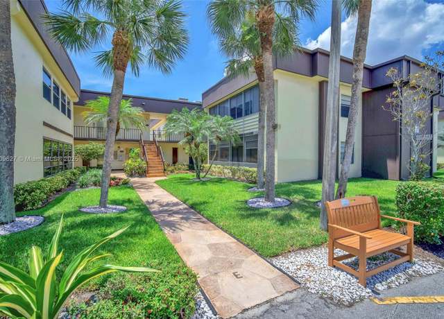 Property at 203 E Capri Unit E, Delray Beach, FL 33484, 1 bed, 1.5 baths