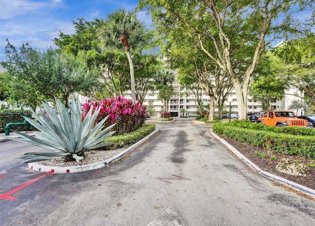 Property at 605 Oaks Dr #309, Pompano Beach, FL 33069, 2 beds, 2 baths