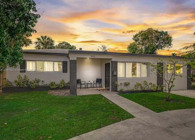 Property at 800 SW 26th Ct, Fort Lauderdale, FL 33315, 3 beds, 2 baths