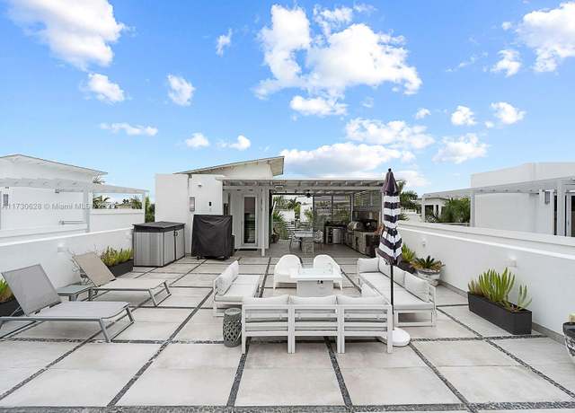 Property at 8271 NW 34th Dr, Doral, FL 33122, 5 beds, 5.5 baths