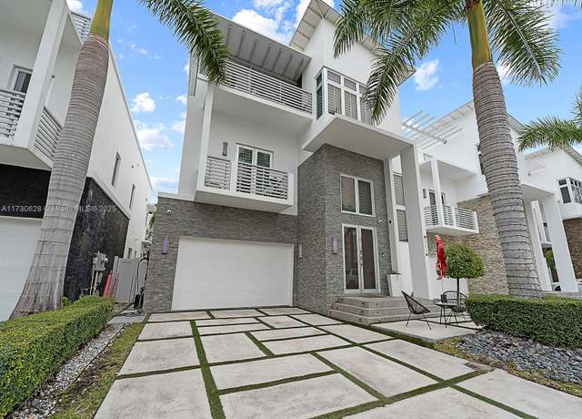 Property at 8271 NW 34th Dr, Doral, FL 33122, 5 beds, 6.5 baths