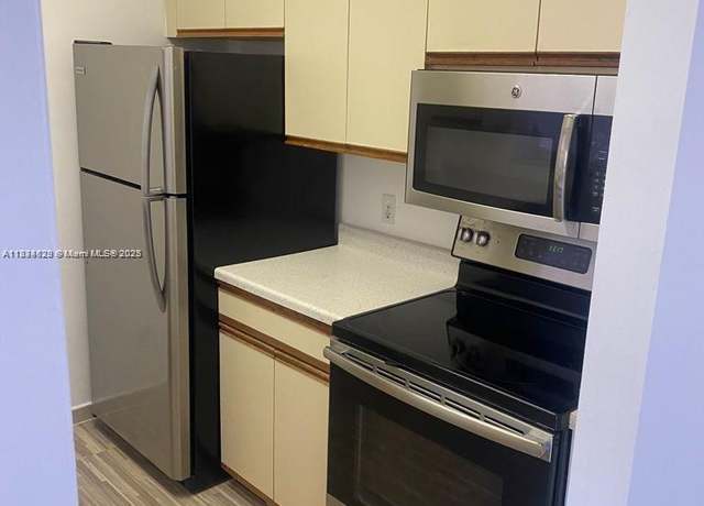 Property at 660 Cypress Club Way Unit F11, Deerfield Beach, FL 33064, 1 bed, 1 bath