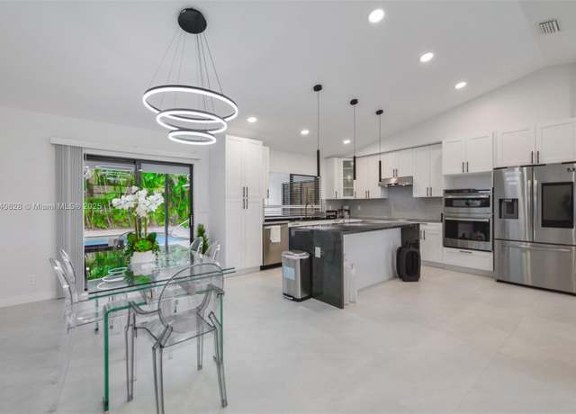 Property at 13526 Jonquil Pl, Wellington, FL 33414, 5 beds, 3 baths