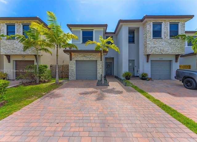 Property at 25565 SW 109th Ave, Homestead, FL 33032, 3 beds, 2.5 baths