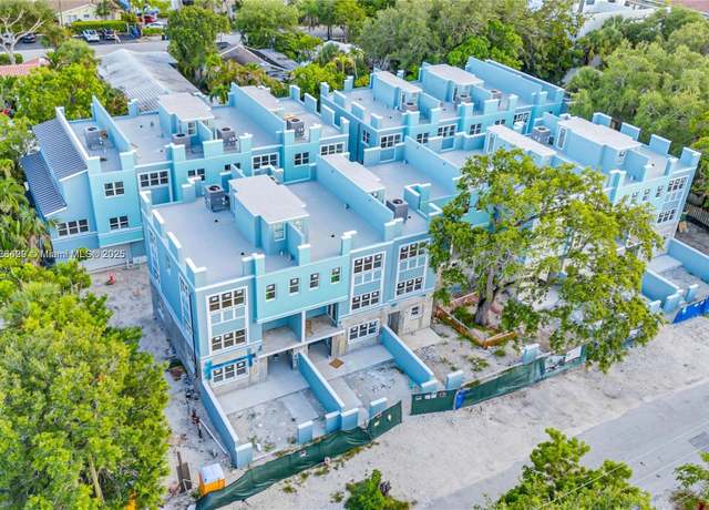 Property at 844 SE 12 Ct #8, Fort Lauderdale, FL 33316, 3 beds, 3 baths