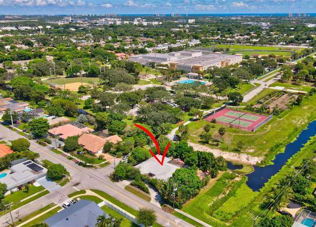 Property at 798 NW 15th Ave, Boca Raton, FL 33486, 3 beds, 3 baths