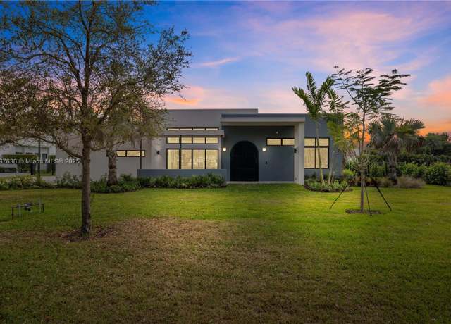 Property at 12450 Oak Park Dr, Davie, FL 33330, 5 beds, 6 baths