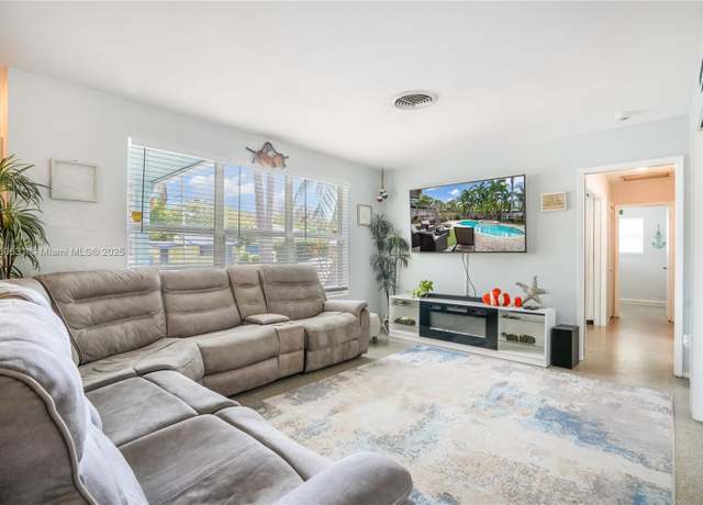 Property at 1906 N 31st Ave, Hollywood, FL 33021, 3 beds, 2 baths