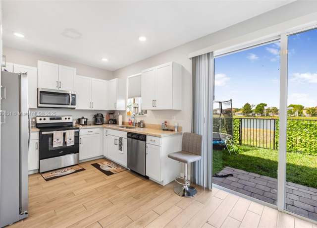 Property at 1176 SE 23rd Ave, Homestead, FL 33035, 3 beds, 2.5 baths