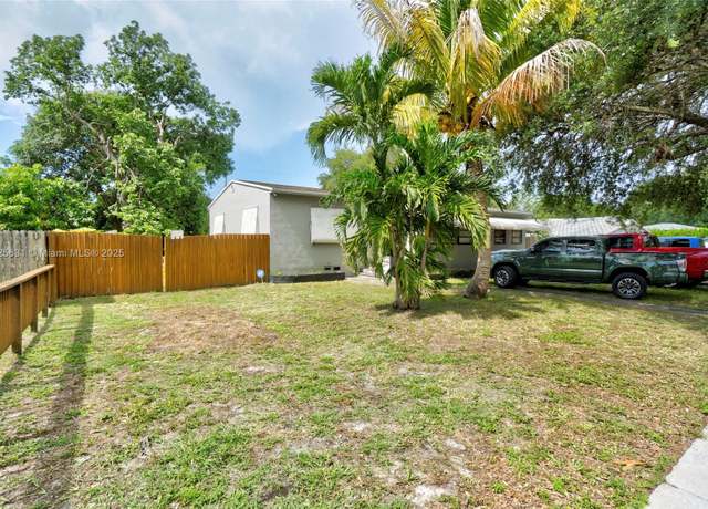 Property at 2550 Washington St, Hollywood, FL 33020, 3 beds, 2 baths