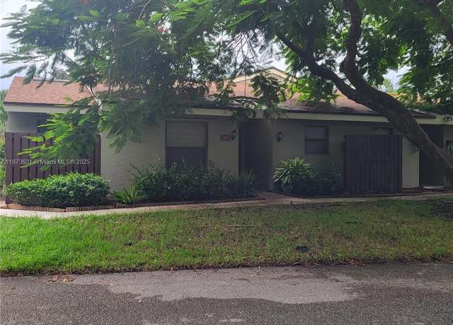 Property at 33 Meadows Dr, Boynton Beach, FL 33436, 3 beds, 2 baths