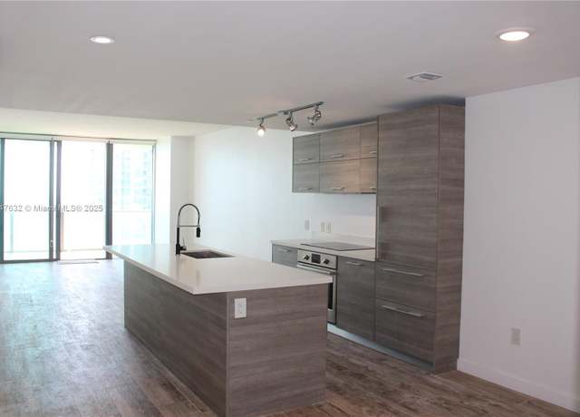 Property at 650 NE 32nd St #3703, Miami, FL 33137, 2 beds, 3 baths