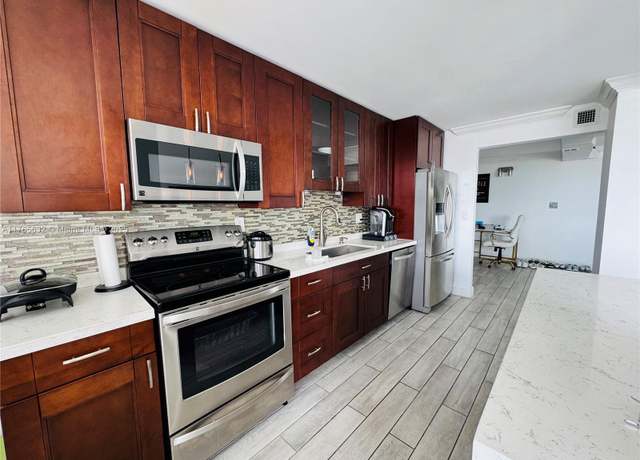 Property at 18031 Biscayne Blvd #1001, Aventura, FL 33160, 2 beds, 2 baths