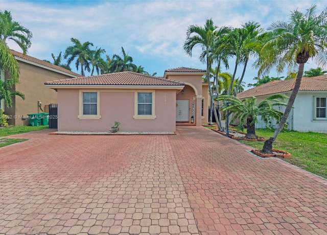 Property at 16401 SW 94th St, Miami, FL 33196, 3 beds, 2 baths