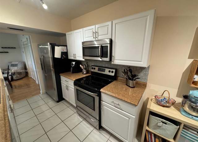 Property at 4330 Hillcrest Dr #304, Hollywood, FL 33021, 1 bed, 1.5 baths