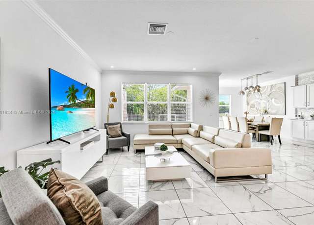 Property at 1083 Eucalyptus Dr, Hollywood, FL 33021, 3 beds, 2.5 baths
