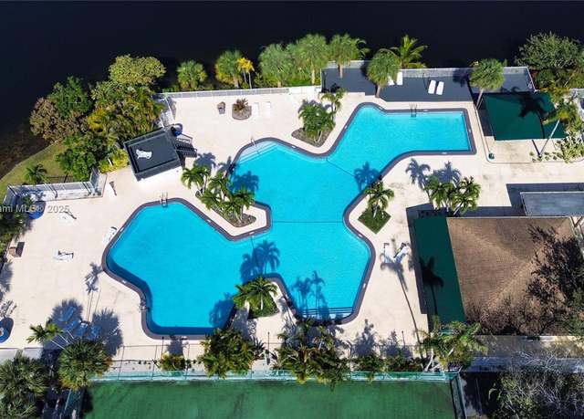 Property at 7034 SW 112th Ct, Miami, FL 33173, 2 beds, 2 baths