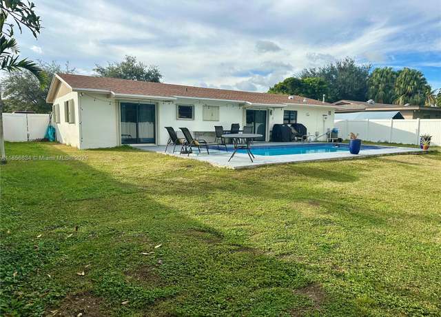 Property at 18133 SW 93rd Ave, Palmetto Bay, FL 33157, 3 beds, 3.5 baths