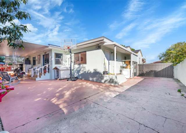 Property at 462 E 39th St, Hialeah, FL 33013, 4 beds, 4 baths