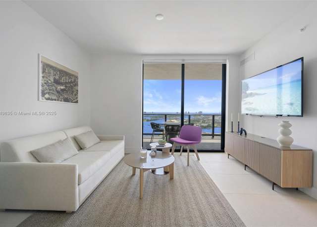 Property at 601 NW 1st Ct #3316, Miami, FL 33136, 3 beds, 3 baths