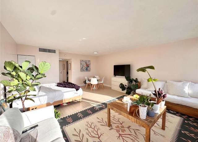 Property at 2899 Collins Ave #550, Miami Beach, FL 33140, 1 bath