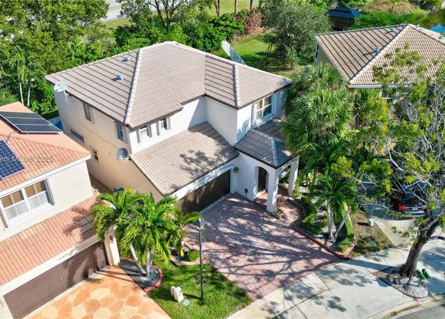 Property at 4801 SW 158th Ave, Miramar, FL 33027, 3 beds, 2.5 baths