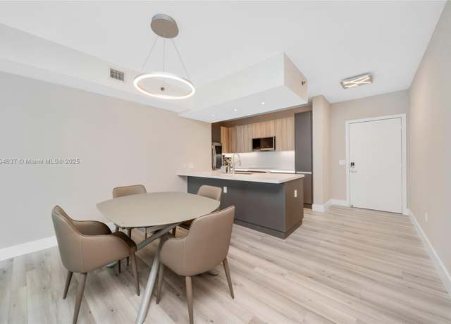 Property at 951 Brickell Ave #2800, Miami, FL 33131, 1 bed, 1 bath