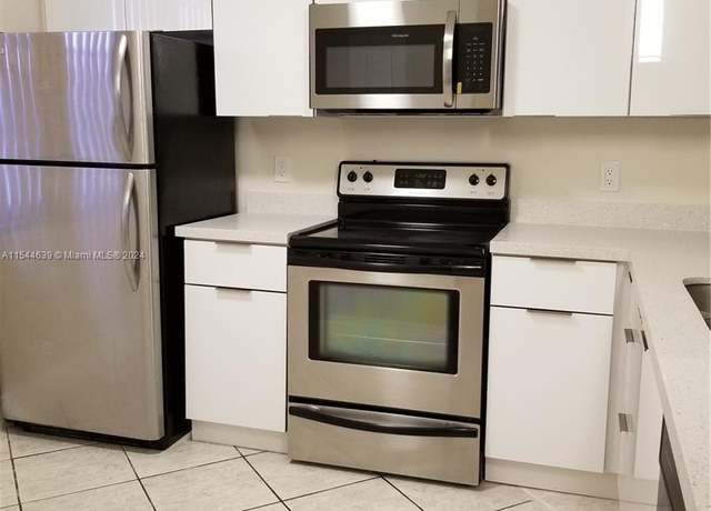 Property at 1721 Whitehall Dr #402, Davie, FL 33324, 2 beds, 2 baths