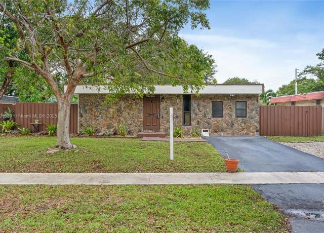 Property at 6902 NW 78th St, Tamarac, FL 33321, 3 beds, 1 bath