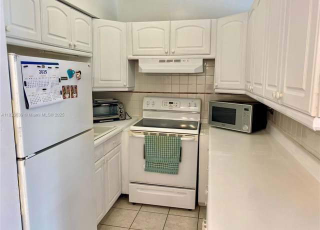 Property at 820 SW 11th Ave Unit 15B, Hallandale Beach, FL 33009, 1 bed, 1 bath