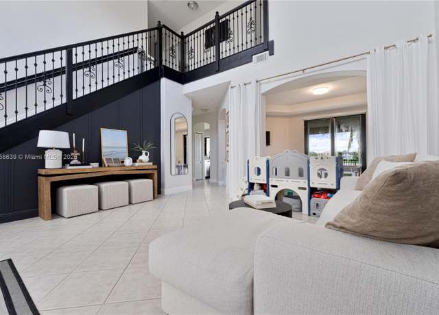 Property at 16258 SW 68th Ter, Miami, FL 33193, 3 beds, 2.5 baths