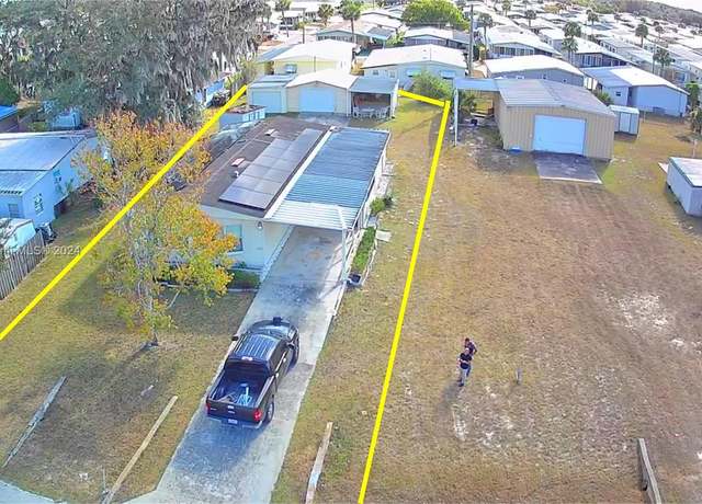 Property at 3930 SW Country Pl, Winter Haven, FL 33880, 5 beds, 3 baths