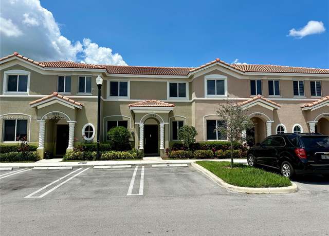 Property at 1092 SE 23rd Ave, Homestead, FL 33035, 3 beds, 2.5 baths
