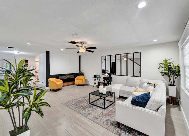 Property at 800 NW 47th St, Deerfield Beach, FL 33064, 2 beds, 2.5 baths