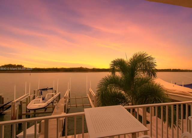 Property at 4034 N Ocean Dr, Hollywood, FL 33019, 3 beds, 3.5 baths