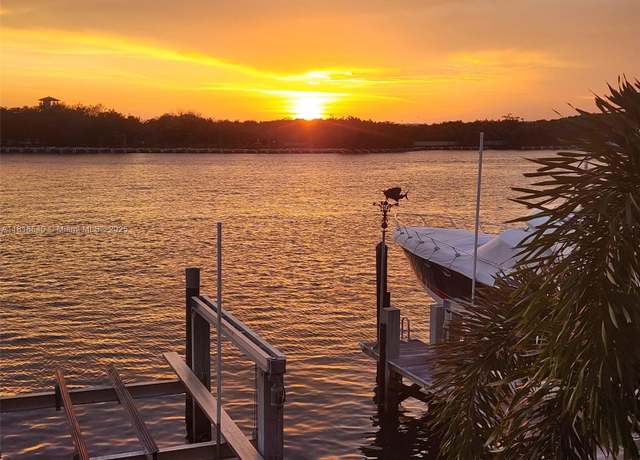 Property at 4034 N Ocean Dr, Hollywood, FL 33019, 3 beds, 3.5 baths