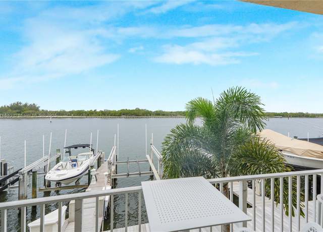 Property at 4034 N Ocean Dr, Hollywood, FL 33019, 3 beds, 3.5 baths