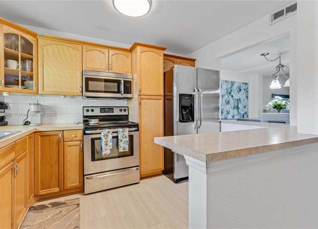 Property at Undisclosed address, Pembroke Pines, FL 33024, 2 beds, 1.5 baths
