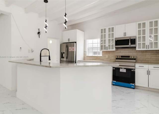 Property at 1777 N 17th Ct, Hollywood, FL 33020, 3 beds, 2 baths