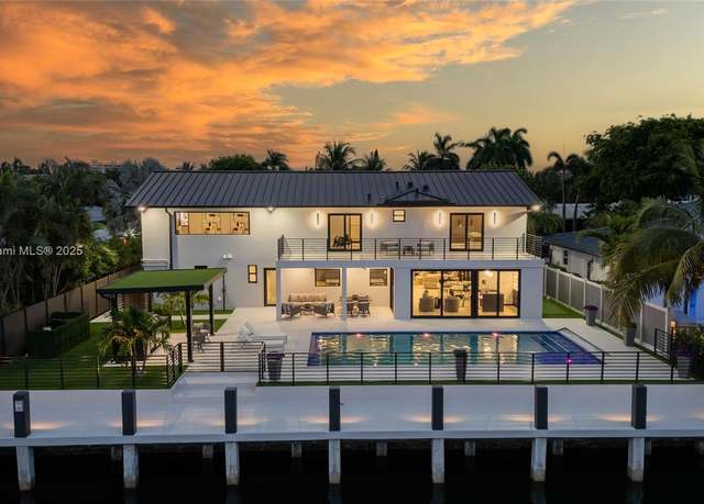 Property at 3224 NE 42nd Ct, Fort Lauderdale, FL 33308, 5 beds, 4 baths