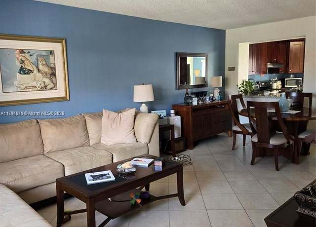 Property at 2174 W 60th St #17205, Hialeah, FL 33016, 2 beds, 1.5 baths