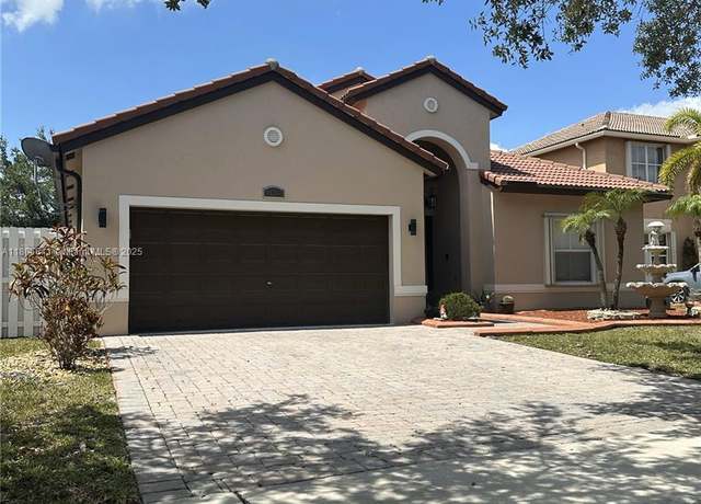 Property at 19260 SW 29th Ct, Miramar, FL 33029, 4 beds, 3 baths