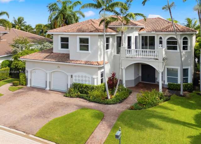 Property at 1031 Harbor Ct, Hollywood, FL 33019, 6 beds, 5.5 baths