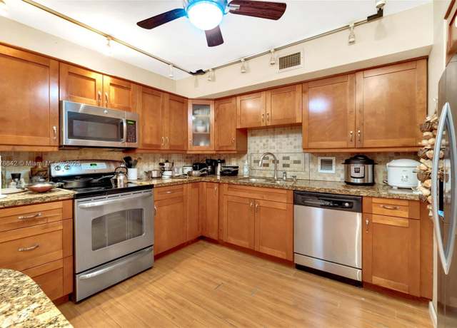 Property at 2812 N 46th Ave Unit G367, Hollywood, FL 33021, 2 beds, 2.5 baths