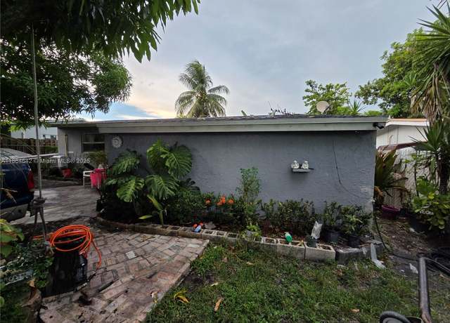 Property at 3433 SW 12th Pl, Fort Lauderdale, FL 33312, 3 beds, 2 baths
