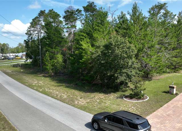 Property at 40 Village Center Dr, Homosassa Springs, FL 34446